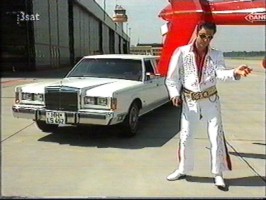 Elvis vor Lincoln Limousine